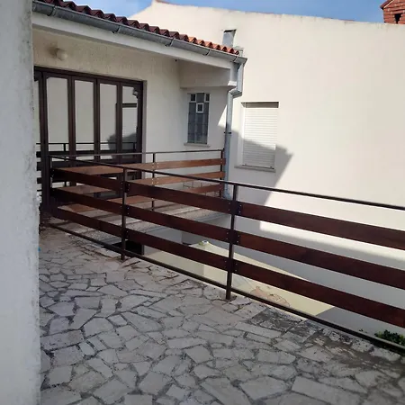 Lara Apartmán *